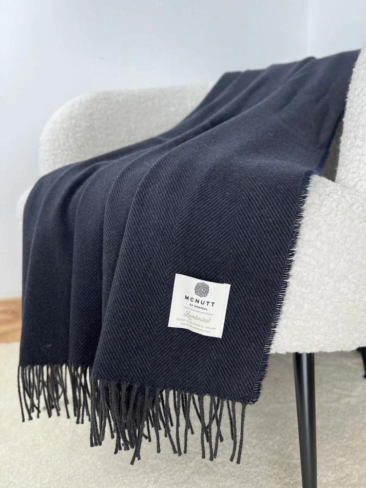 John Hanly Herringbone Throw Grijs-Zwart